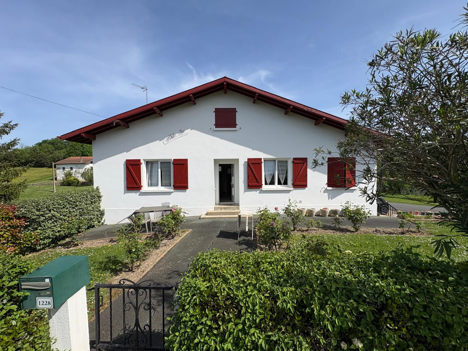 Maison familiale de 150 m2 avec sous-sol complet et terrain constructible